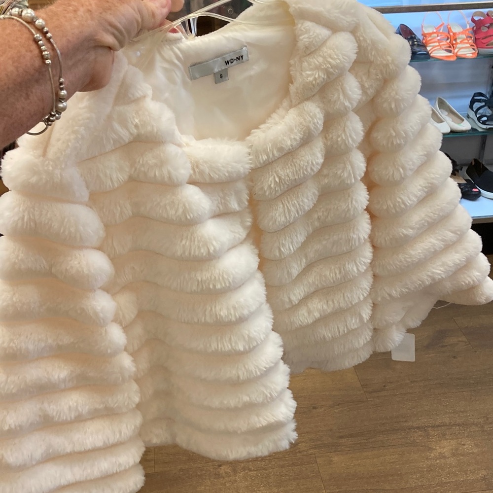 WD.NY Kids White Faux Fur Cape great for holidays or any event